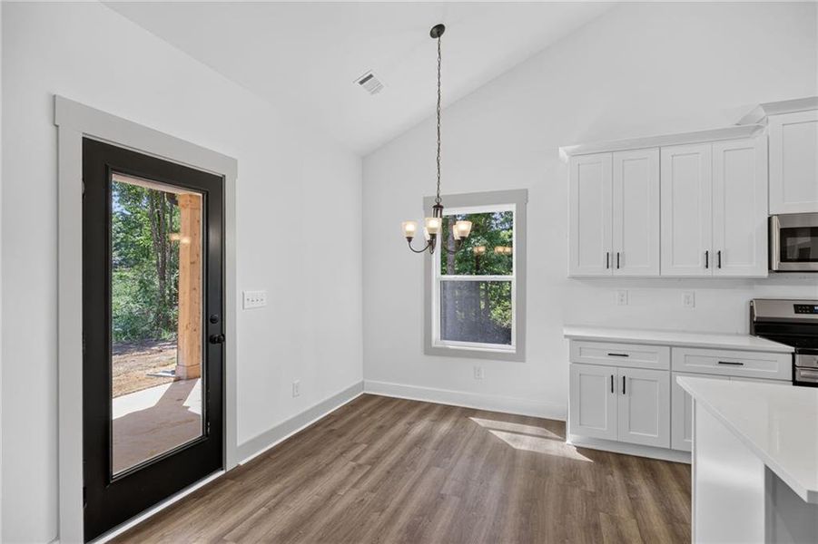 Spacious, unfurnished interior of a new home in , Silver Creek (Image 26).