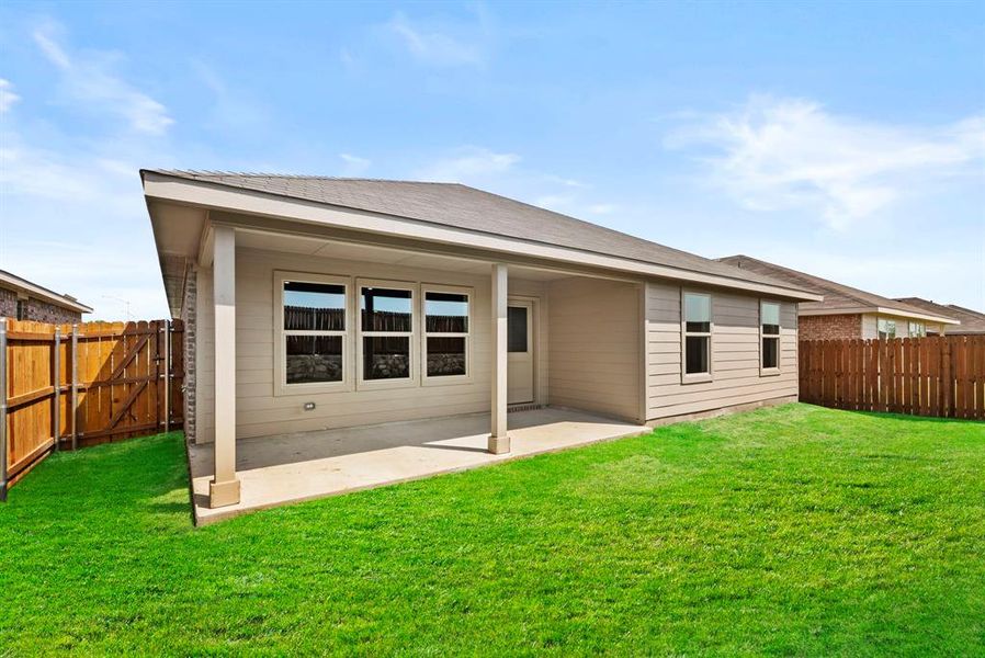 Exterior details and patio area of a home in Sunnycreek, Crowley (Image 16).