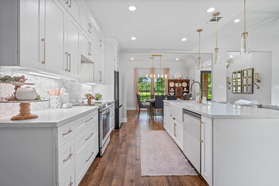Furnished interior view inside a new home in , Anahuac (Image 6).