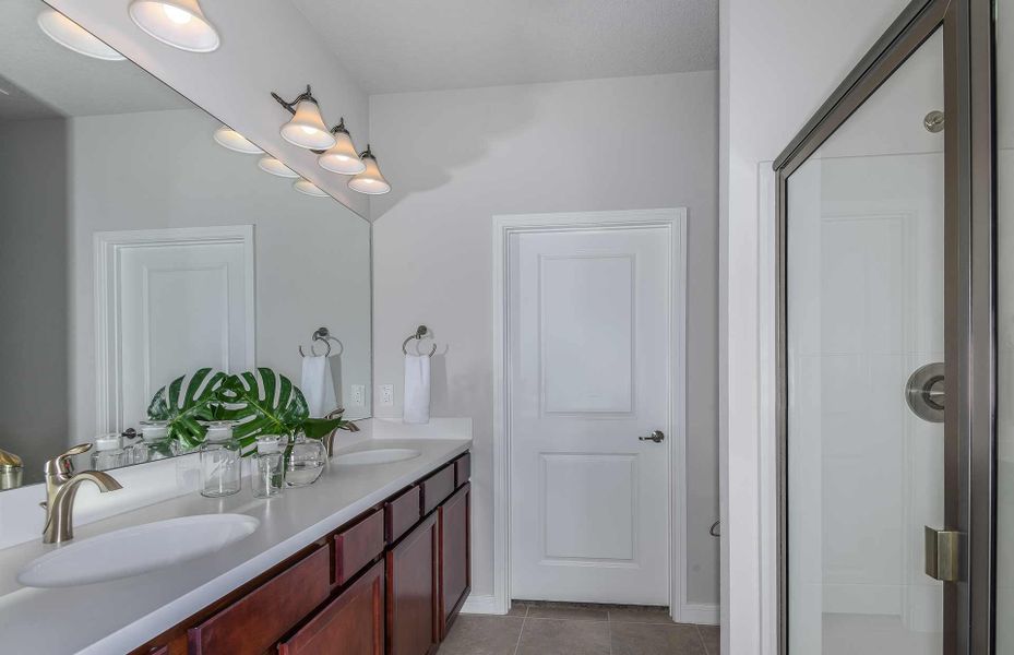 Spacious Owner's Bathroom