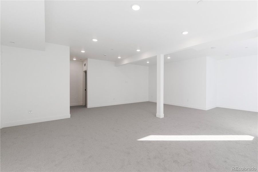 Spacious, unfurnished interior of a new home in Dillon Pointe - Journey, Broomfield (Image 28).