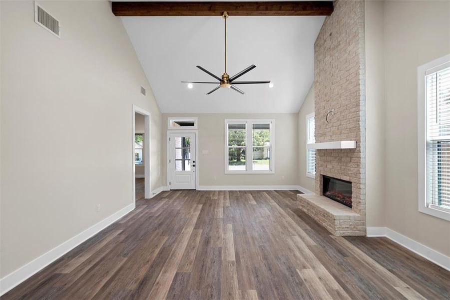 Spacious, unfurnished interior of a new home in , Waco (Image 14). Spacious, unfurnished interior of a new home in , Waco (Image 14).