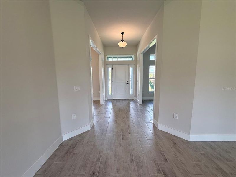 Spacious, unfurnished interior of a new home in Port Charlotte, Port Charlotte (Image 21).