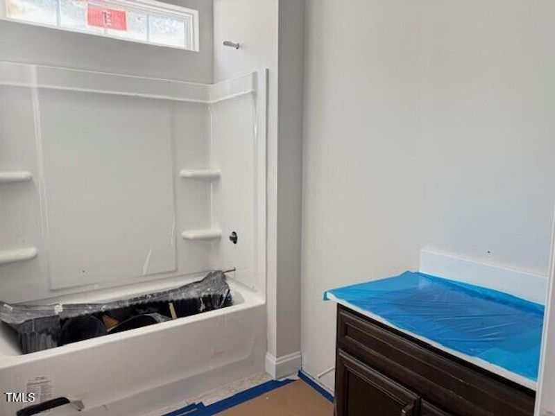 9 MVG Hall bath a 9 MVG Hall bath a