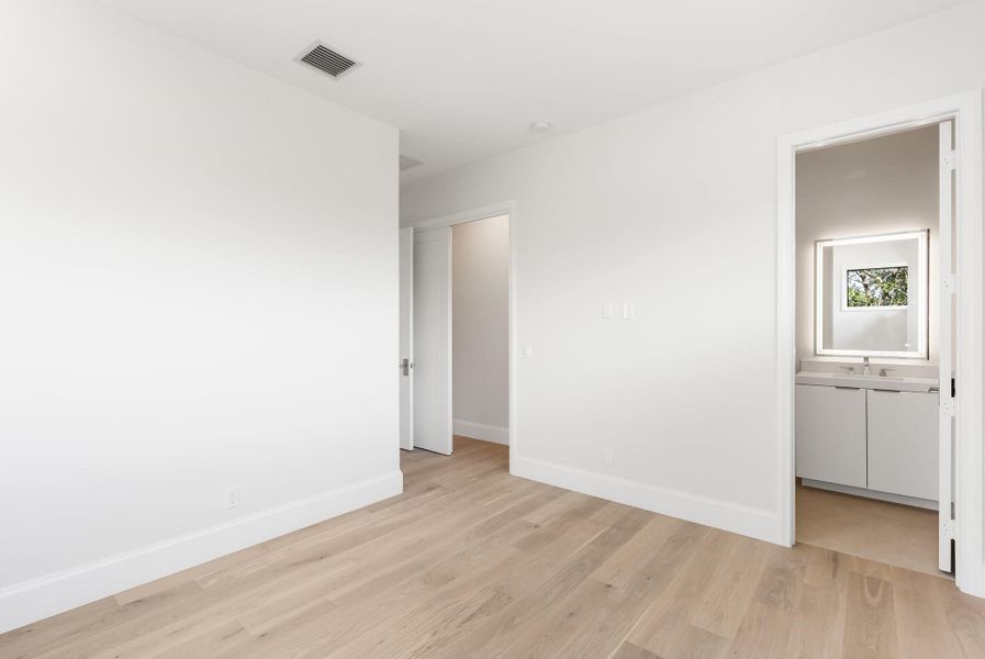 Image 33 of a home in .