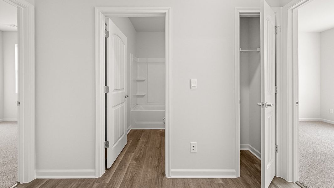 Spacious, unfurnished interior of a new home in Oaks at Cedar Grove, Fairburn (Image 25).