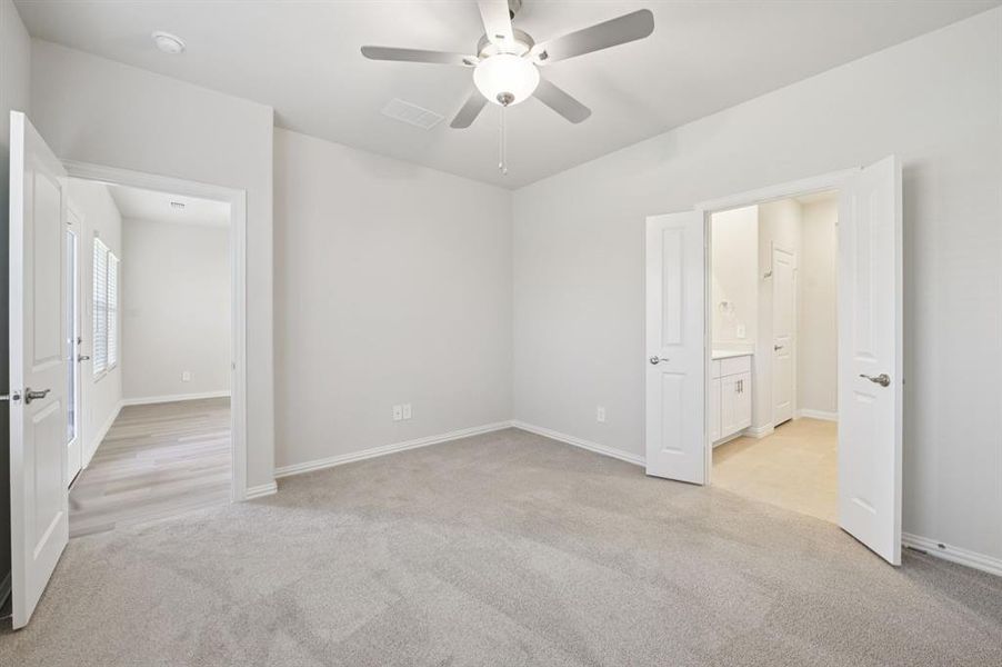 Spacious, unfurnished interior of a new home in Simpson Crossing - Spring Series, McKinney (Image 25). Spacious, unfurnished interior of a new home in Simpson Crossing - Spring Series, McKinney (Image 25).