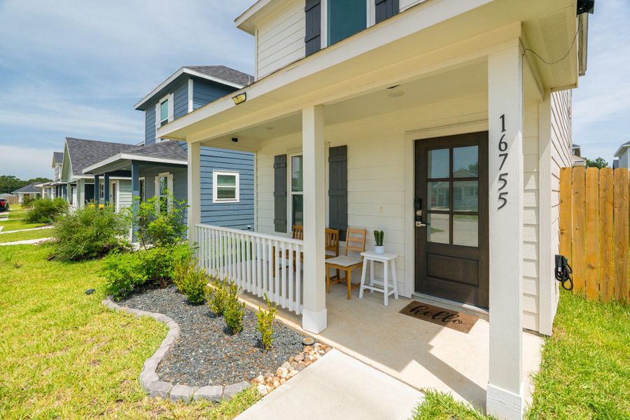 Beautiful front landscaping with low-maintenance design Beautiful front landscaping with low-maintenance design