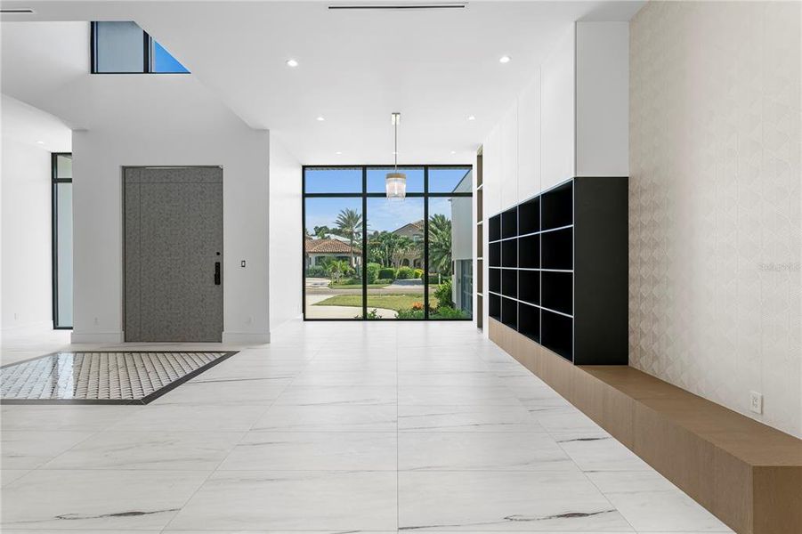 Spacious, unfurnished interior of a new home in Snell Isles, St. Petersburg (Image 68). Spacious, unfurnished interior of a new home in Snell Isles, St. Petersburg (Image 68).