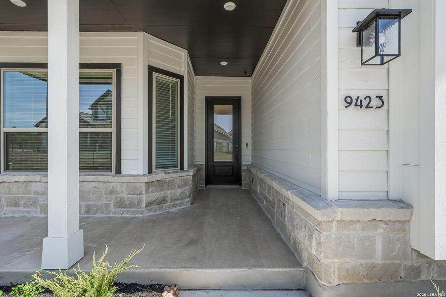 Exterior details and patio area of a home in The Crossvine, Schertz (Image 26).