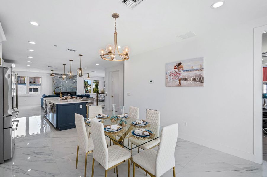 101 Desota St Dinning room overlooking f