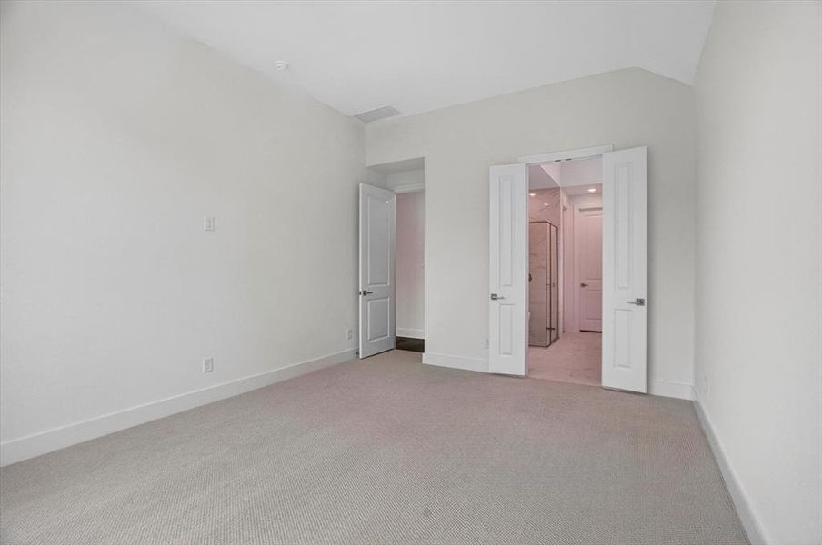 Spacious, unfurnished interior of a new home in Tavolo Park, Fort Worth (Image 16). Spacious, unfurnished interior of a new home in Tavolo Park, Fort Worth (Image 16).