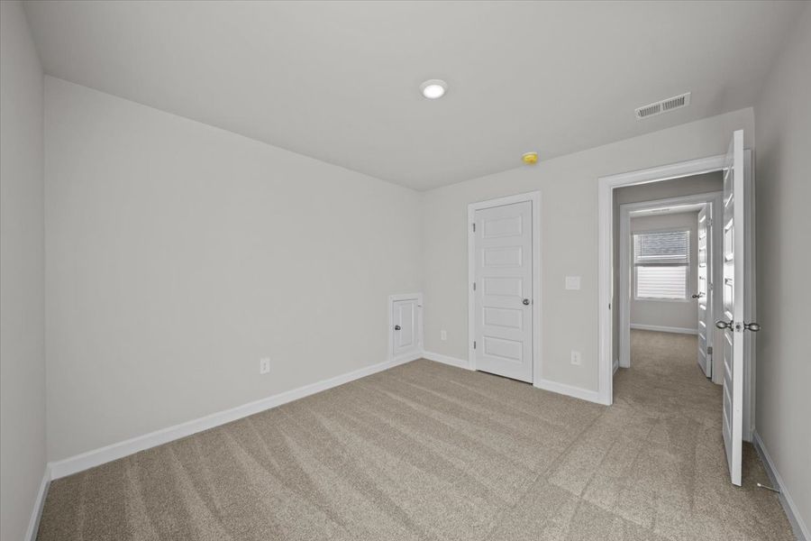 Spacious, unfurnished interior of a new home in Brayfield Manor - Heritage Collection, Wellford (Image 19).