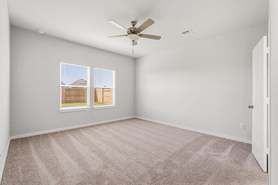 Spacious, unfurnished interior of a new home in Sanford Farms, Waller (Image 21).