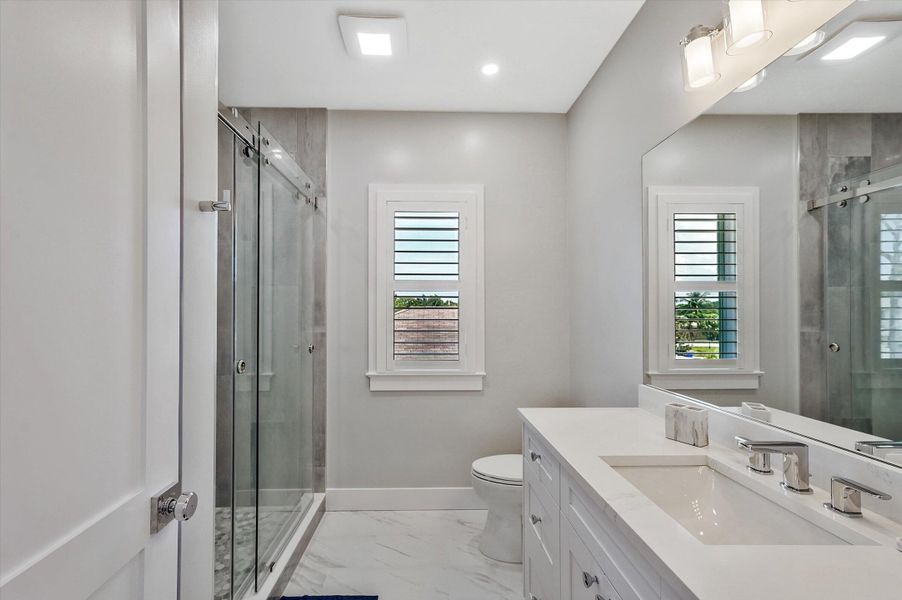 28-425 Hugh Street-28