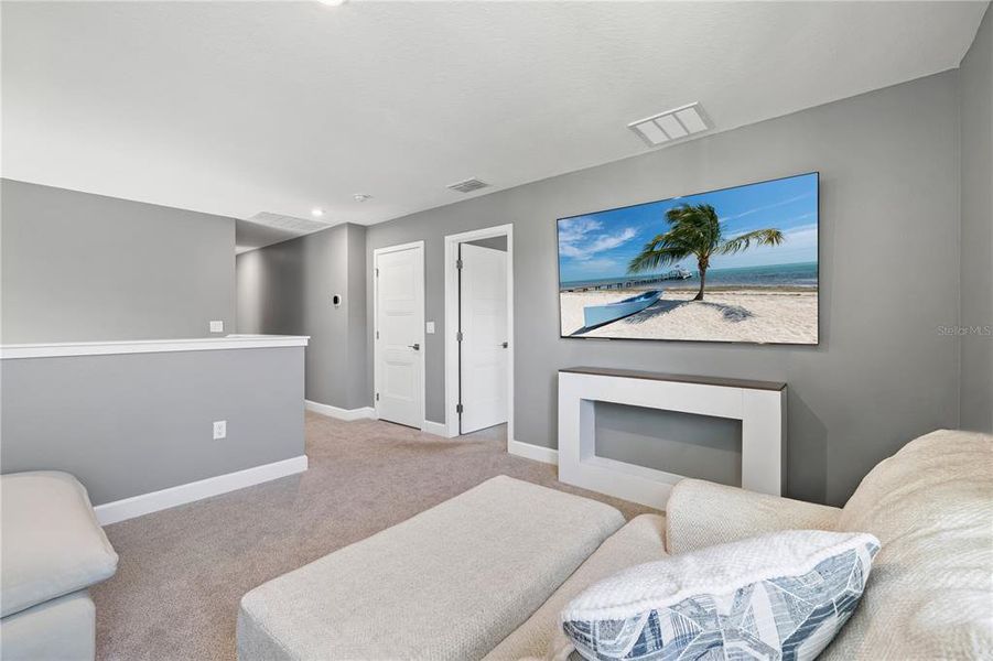 Furnished interior view inside a new home in , Orlando (Image 31).