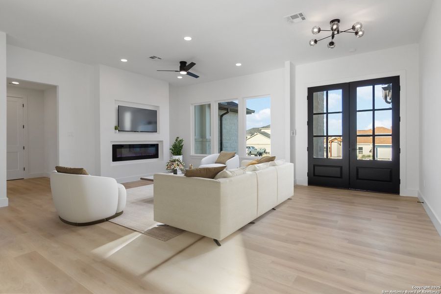 Furnished interior view inside a new home in , Blanco (Image 14).