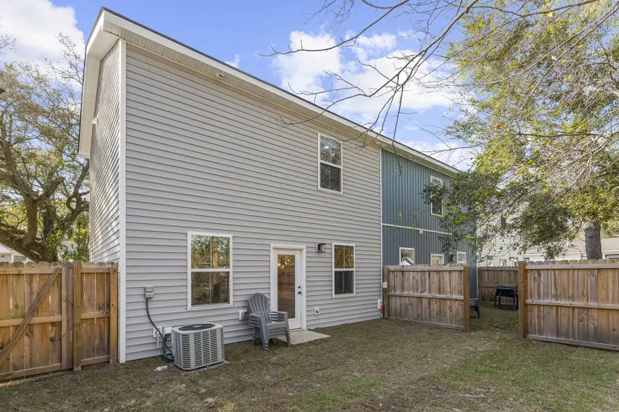 Exterior details and patio area of a home in , Hanahan (Image 4).