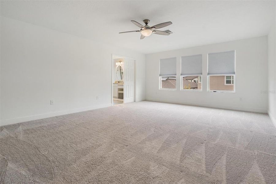 Spacious, unfurnished interior of a new home in , Wesley Chapel (Image 24).