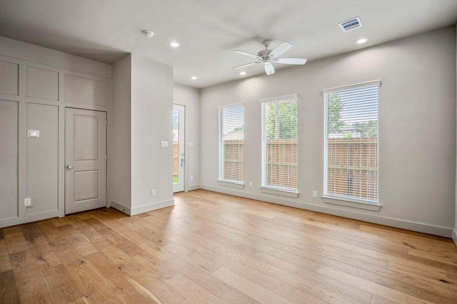 Spacious, unfurnished interior of a new home in , Houston (Image 20).