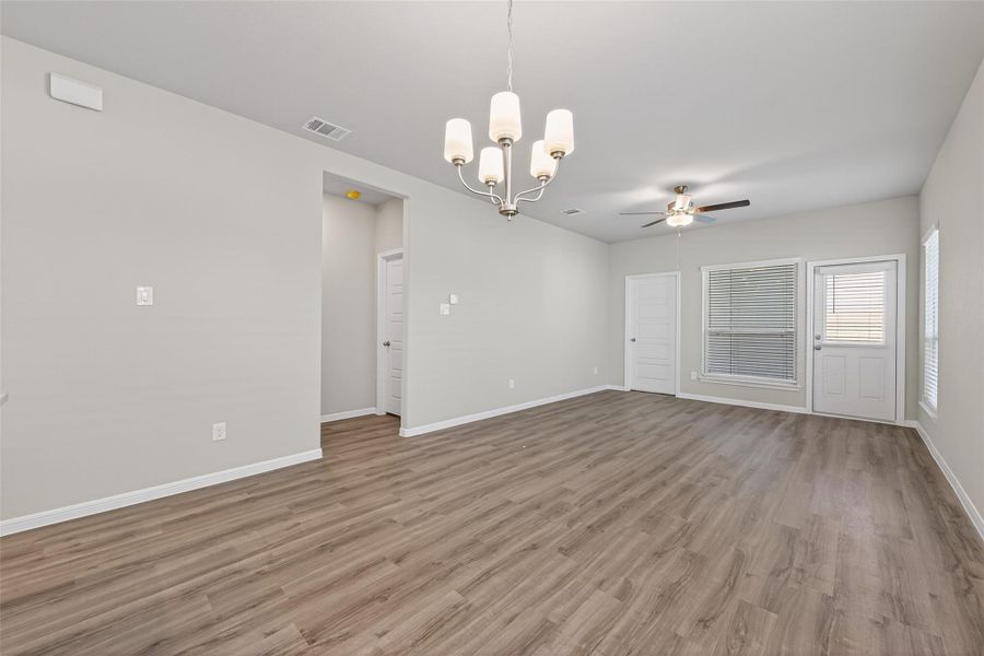 Spacious, unfurnished interior of a new home in Woodland Lakes, Houston (Image 15).