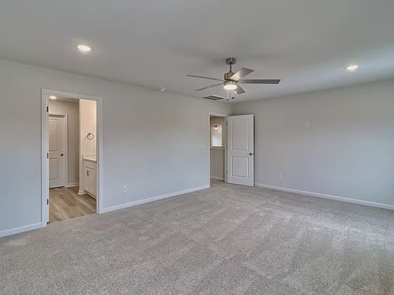 Spacious, unfurnished interior of a new home in Amber Hill, West Columbia (Image 21).