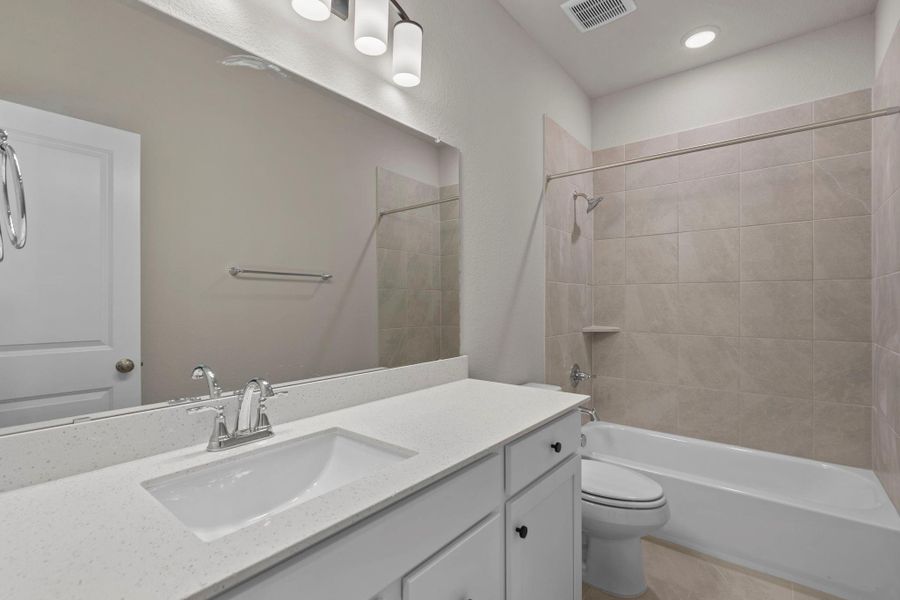 Furnished interior view inside a new home in Grange 45', Katy (Image 5).