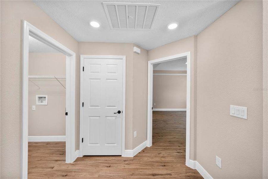 Spacious, unfurnished interior of a new home in , Ocala (Image 21).