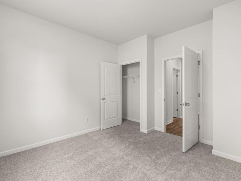 Spacious, unfurnished interior of a new home in Parkside at Carter Grove, Cartersville (Image 22).