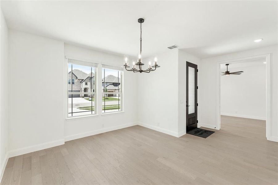 Spacious, unfurnished interior of a new home in Chaparral Park, Oak Point (Image 21).