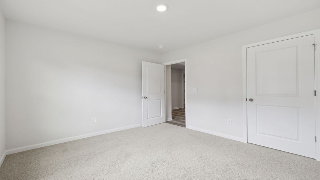 Spacious, unfurnished interior of a new home in Cascade Point, Seneca (Image 14).