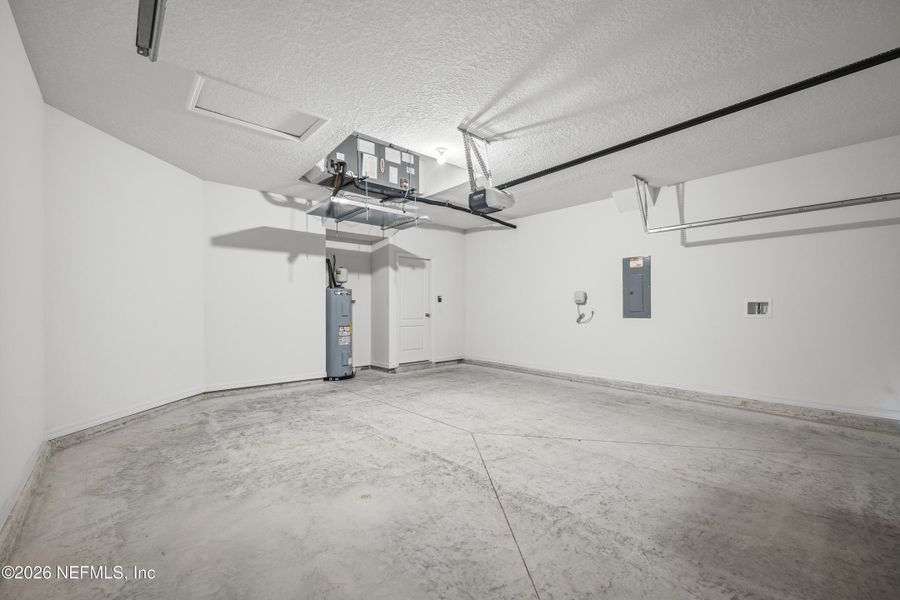 Spacious, unfurnished interior of a new home in Westport Landing, Jacksonville (Image 31).