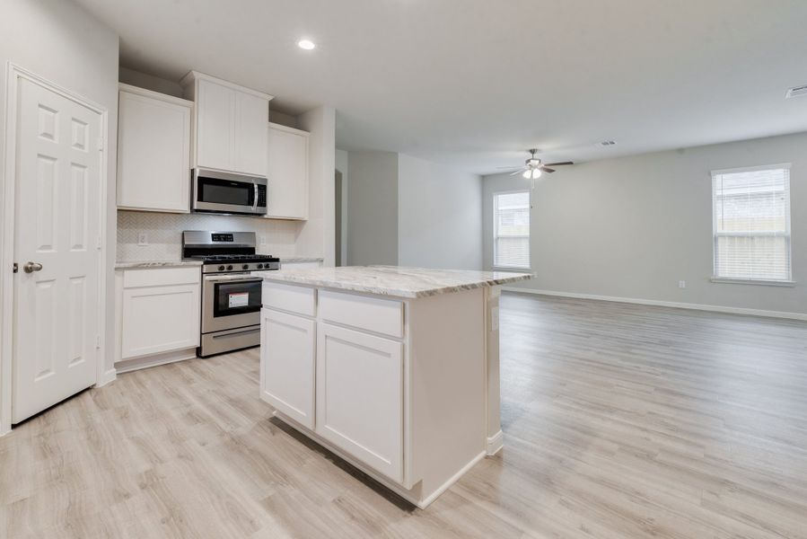 Representative furnished interior of a home built from the Floor Plan 1784 by Colina Homes in River Ranch, Dayton (Image 12).