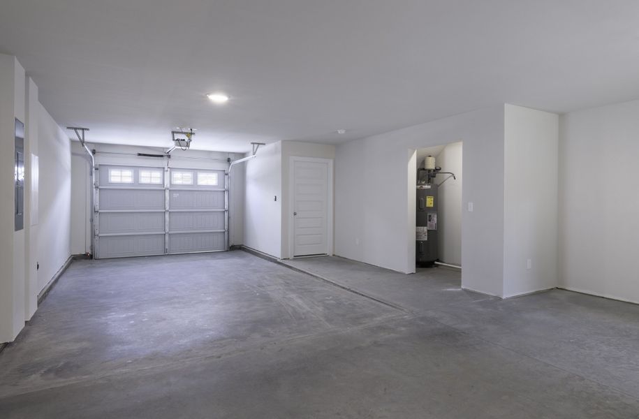 Spacious, unfurnished interior of a new home in Miller Park, Greenville (Image 23).