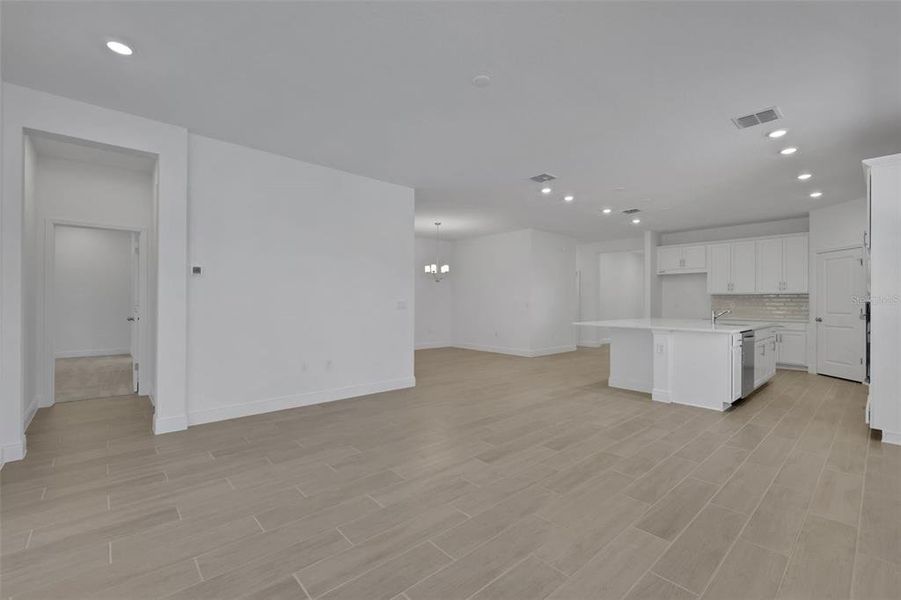 Spacious, unfurnished interior of a new home in Crossroads at Kelly Park, Apopka (Image 19). Spacious, unfurnished interior of a new home in Crossroads at Kelly Park, Apopka (Image 19).