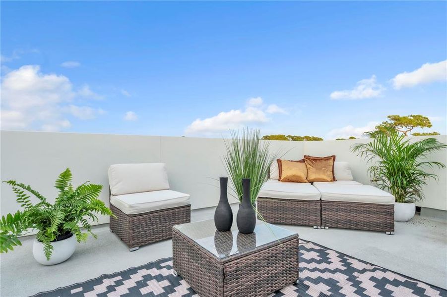 Exterior details and patio area of a home in , Pinellas Park (Image 28).