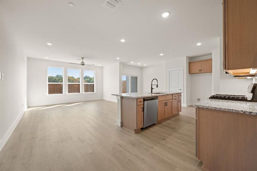 Our Estate floor plan features a wonderful open concept floor plan with fantastic finishes throughout the home. Our Estate floor plan features a wonderful open concept floor plan with fantastic finishes throughout the home.