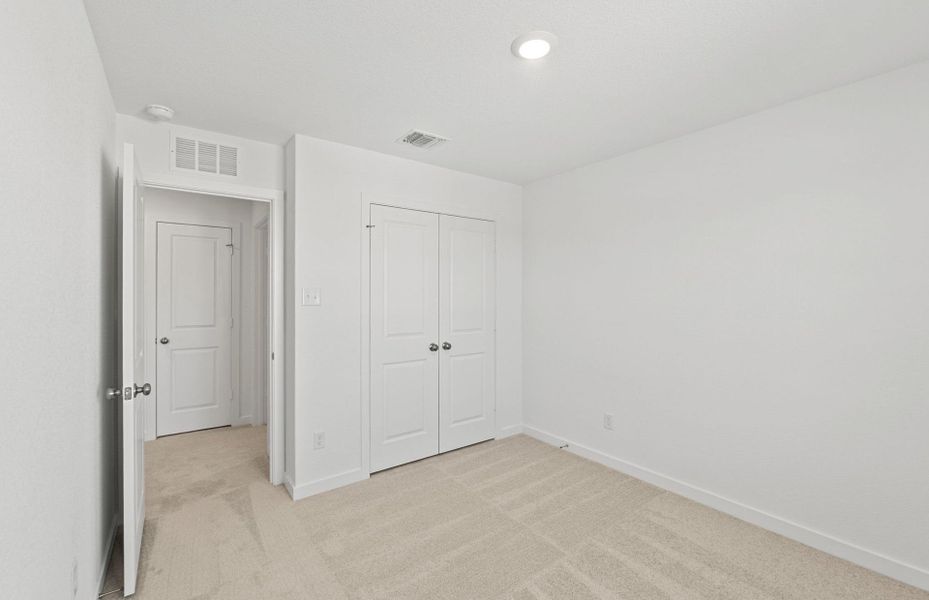 Spacious, unfurnished interior of a new home in Sonterra, Jarrell (Image 16).