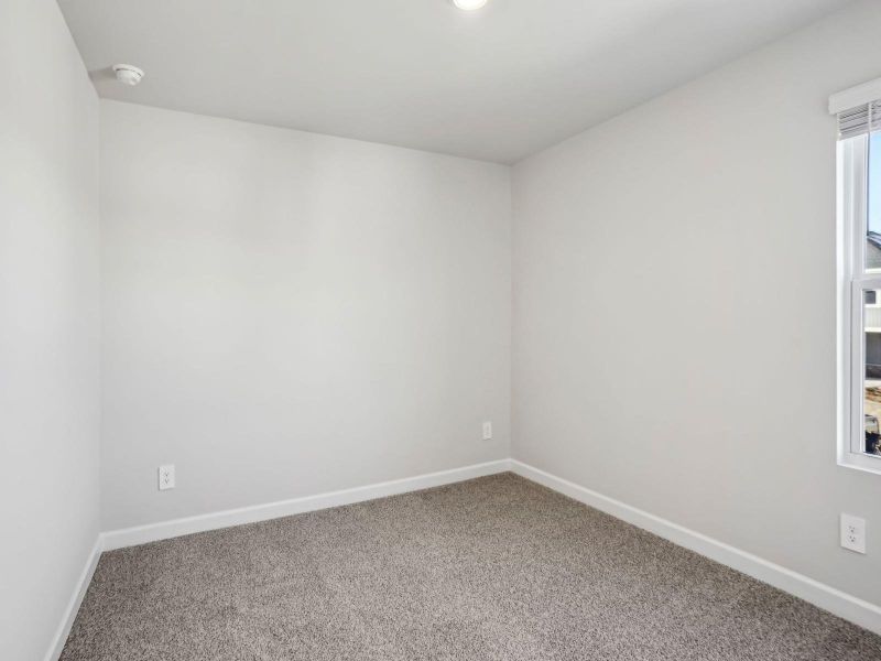 Spacious, unfurnished interior of a new home in Creek Ridge - Heritage Collection, Spartanburg (Image 9).