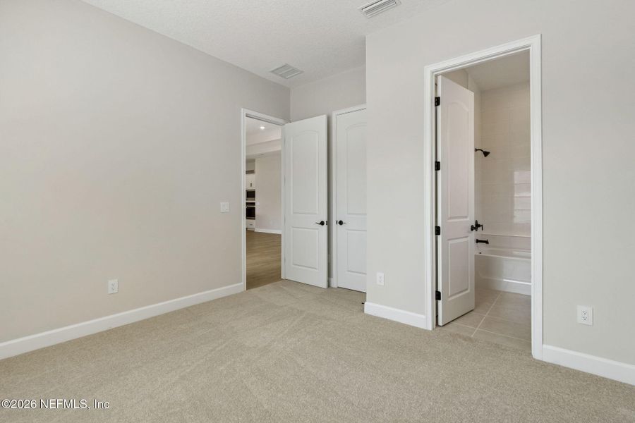 Spacious, unfurnished interior of a new home in Sandy Ridge, Yulee (Image 19). Spacious, unfurnished interior of a new home in Sandy Ridge, Yulee (Image 19).