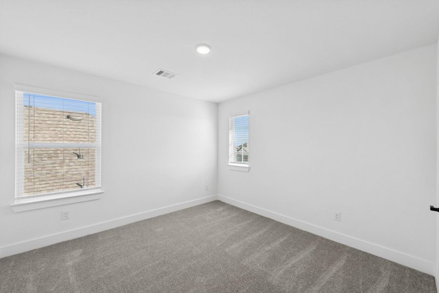Spacious, unfurnished interior of a new home in Lago Mar, Santa Fe (Image 42).