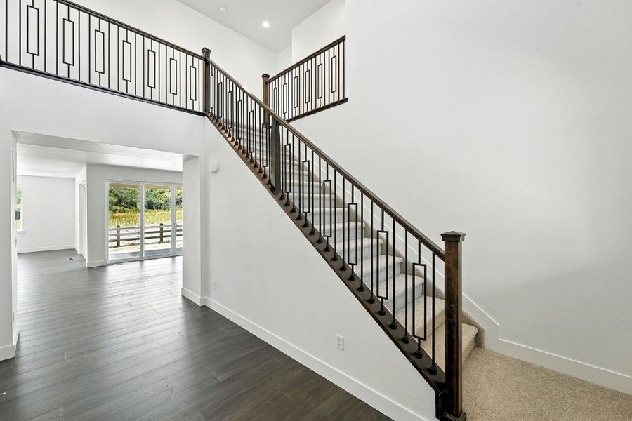 Spacious, unfurnished interior of a new home in Macanta, Castle Rock (Image 15).