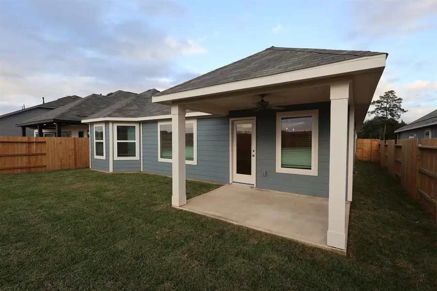 Exterior details and patio area of a home in Moran Ranch, Willis (Image 4).