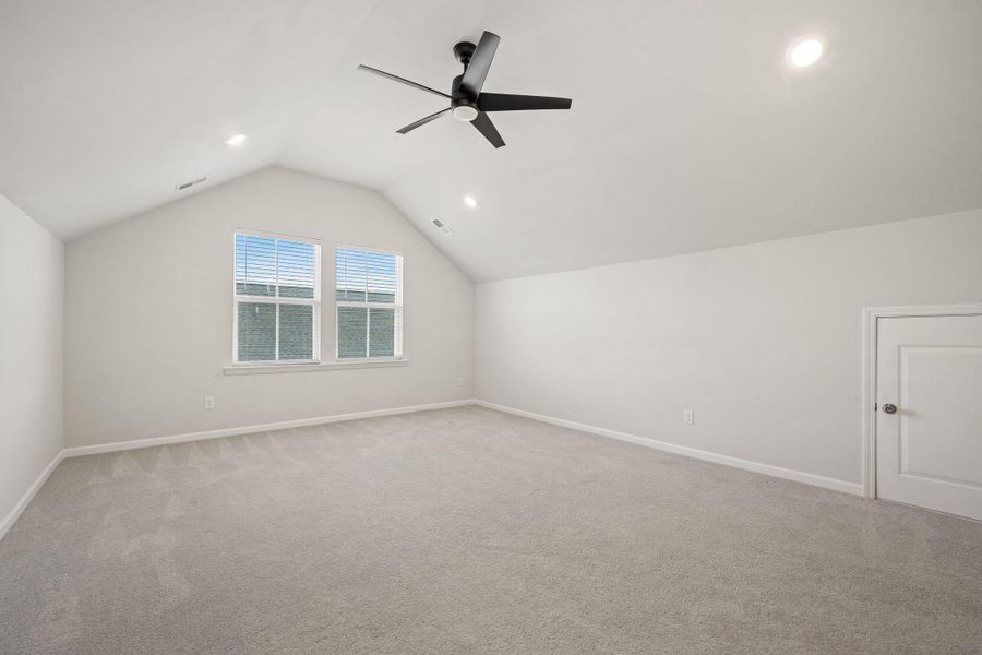Spacious, unfurnished interior of a new home in , Summerville (Image 31).