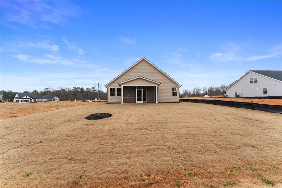 Exterior details and patio area of a home in Eagle Creek, Central (Image 19).