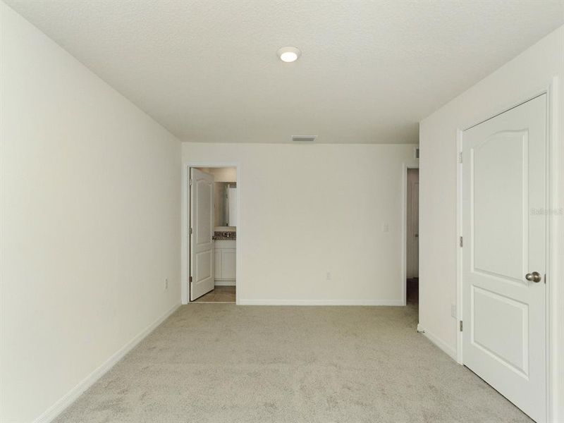 Spacious, unfurnished interior of a new home in , Harmony (Image 19).