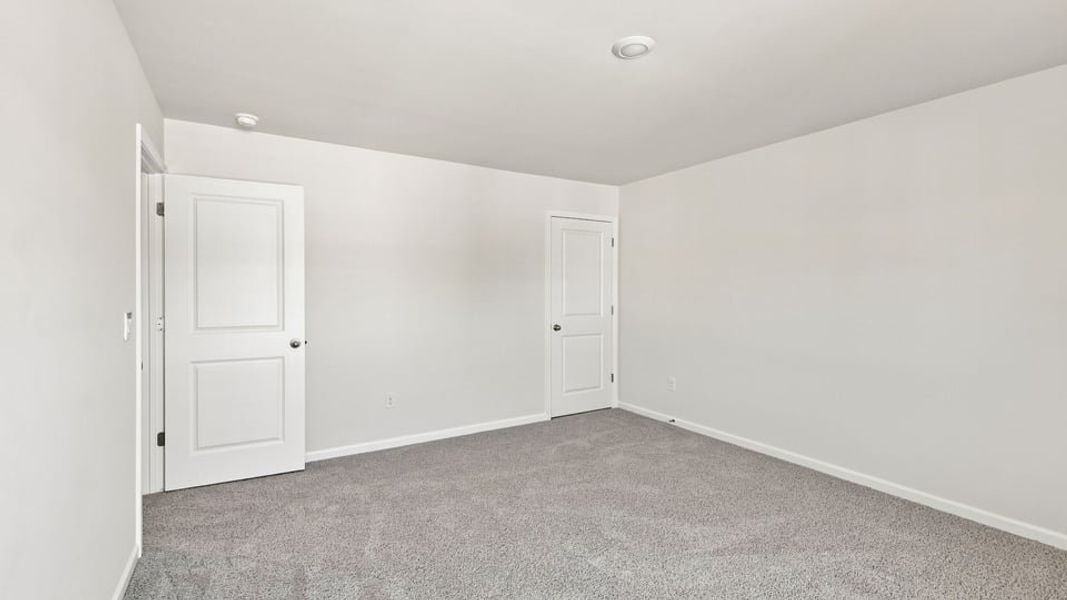 Spacious, unfurnished interior of a new home in Woodglen, Piedmont (Image 28).