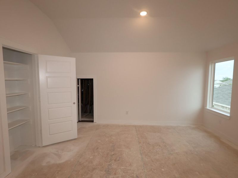 Spacious, unfurnished interior of a new home in Miller's Pond, Rosenberg (Image 5).