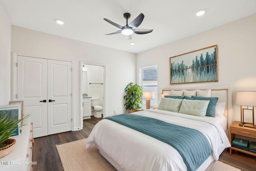 11-web-or-mls-Gilmer-St-007 vs watermark 11-web-or-mls-Gilmer-St-007 vs watermark