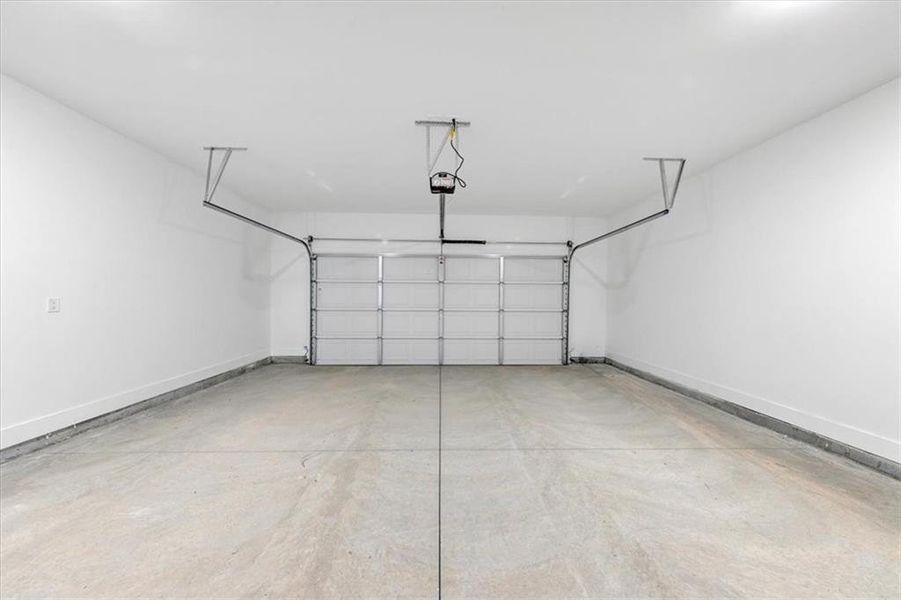 Spacious, unfurnished interior of a new home in Tuscany Hills, Douglasville (Image 30).